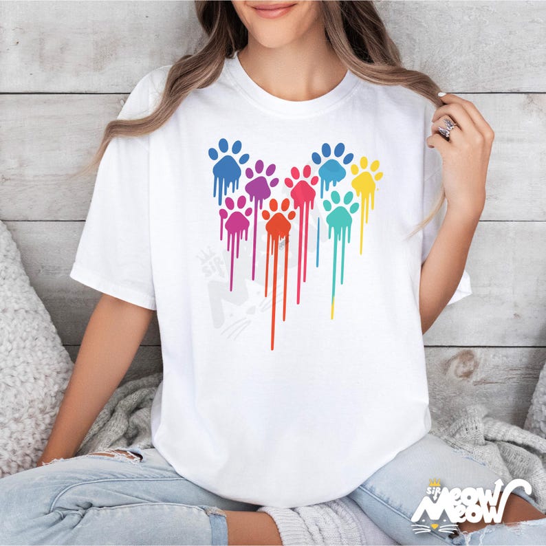 Camiseta con estampado de corazón y pata de arcoíris - Comfort Colors Tee White
