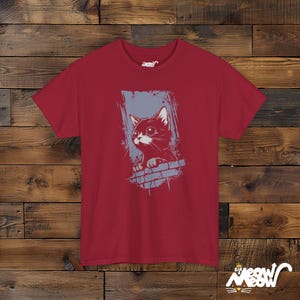 ブラックキャットグランジTシャツ：アニメゴススタイル、ユニセックスフィット Cardinal Red