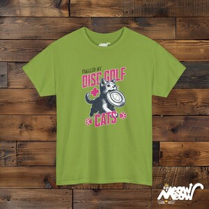 Disc Golf Cat T-Shirt: Playful Unisex Tee Kiwi