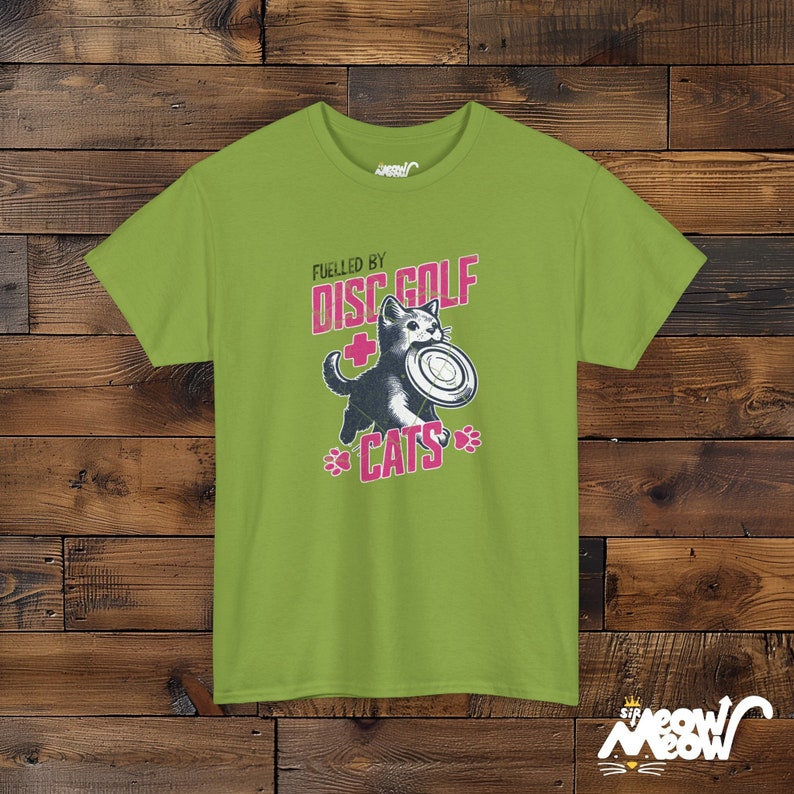 Disc Golf Cat T-Shirt: Playful Unisex Tee Kiwi
