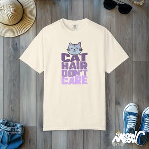 Camiseta Cat Hair Don't Care: Presente engraçado para mãe/pai de gato, camiseta com cores confortáveis Ivory