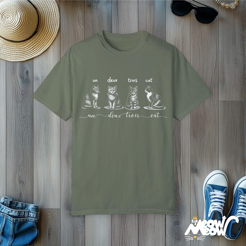 Un Deux Trois Cat T-Shirt: Funny French Pun, Comfort Colors Tee Moss
