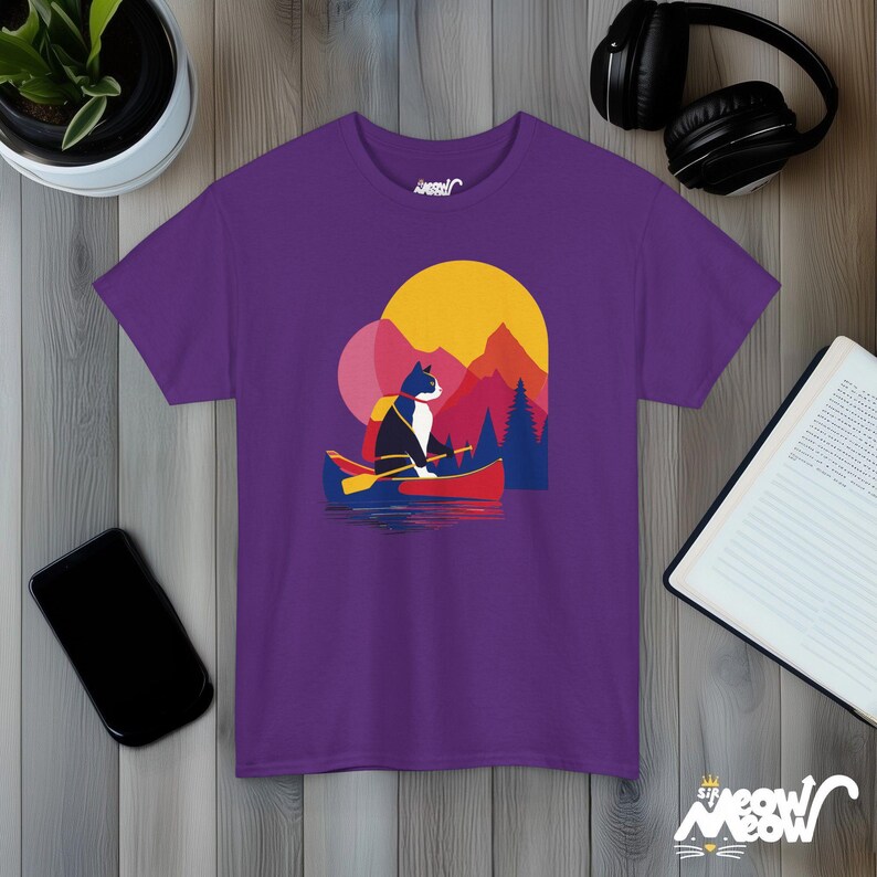 Camiseta de Canoe Cat, puesta de sol en la montaña, aventura al aire libre Purple
