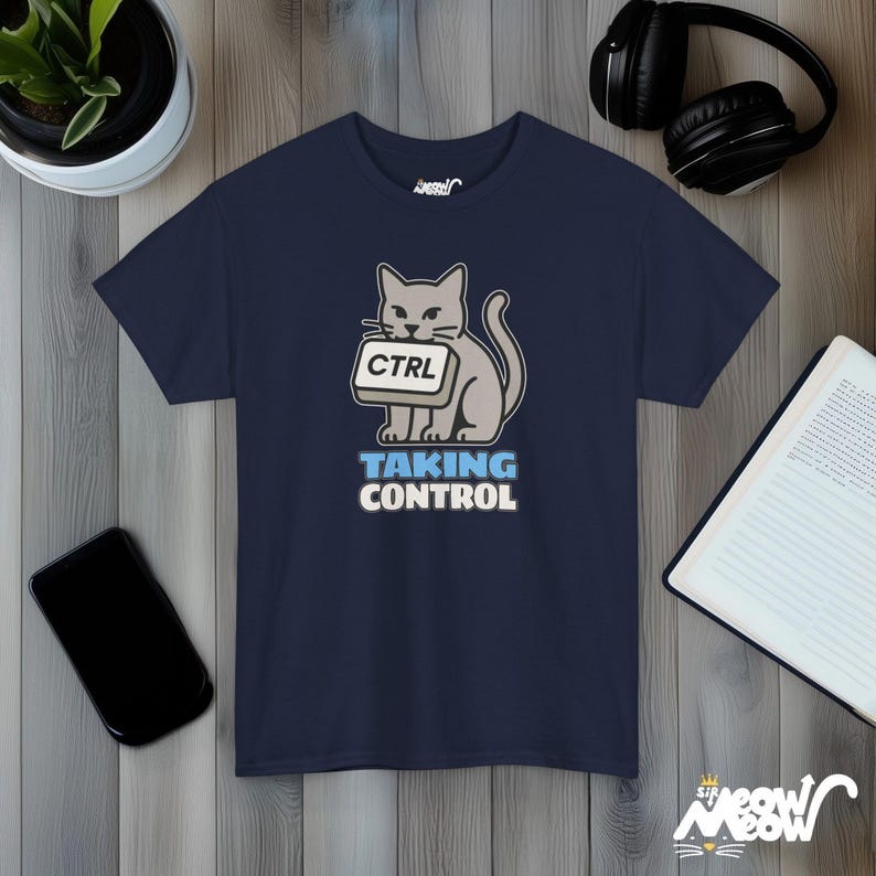 Unter Kontrolle Katze T-Shirt, Unisex Strg-Schlüssel Shirt, Lustiges Programmierer Tee Navy