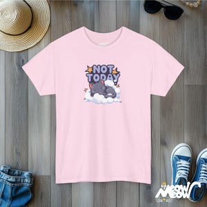 Camiseta "Hoy no duerme el gato": camiseta unisex acogedora Light Pink