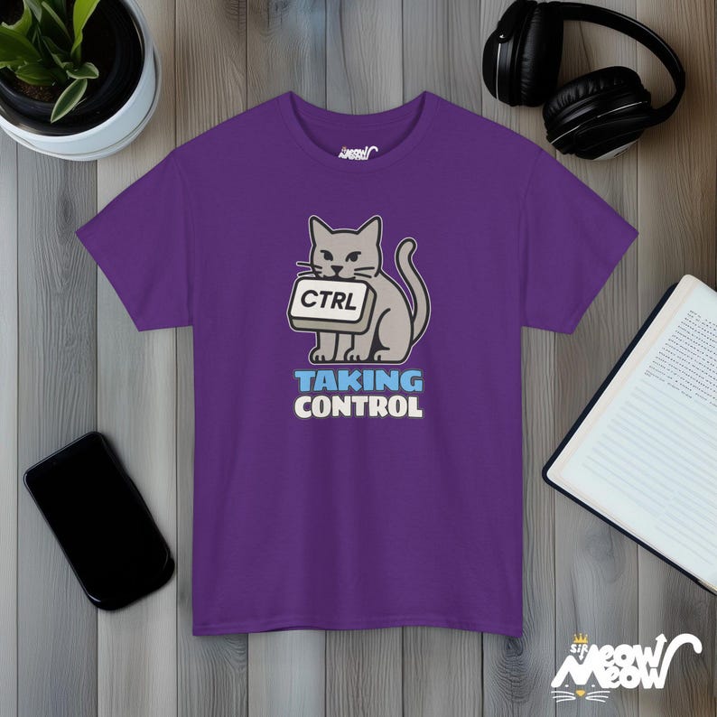 Unter Kontrolle Katze T-Shirt, Unisex Strg-Schlüssel Shirt, Lustiges Programmierer Tee Purple