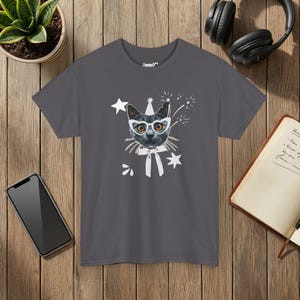 Camiseta de fiesta con diseño de gato, camiseta gráfica para celebración de cumpleaños, regalo para amantes de los gatos imagen 4