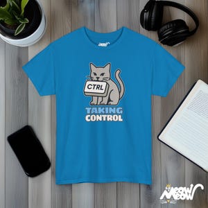 Unter Kontrolle Katze T-Shirt, Unisex Strg-Schlüssel Shirt, Lustiges Programmierer Tee Sapphire