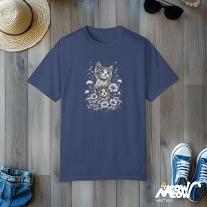 Cottagecore Katzen-T-Shirt: Vintage Kätzchen Blumenmuster China Blue