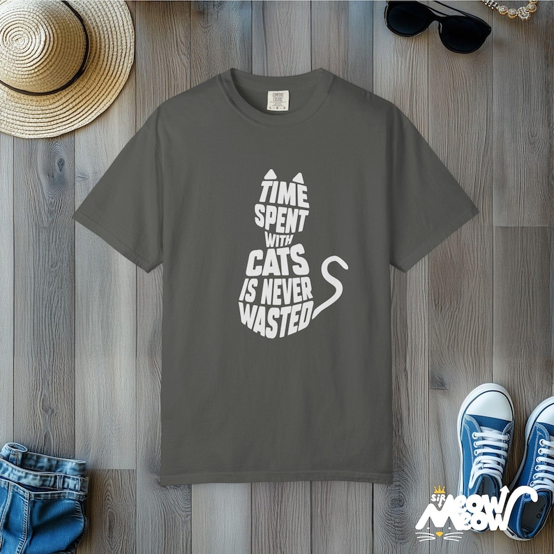 Comfort Colors Cat Lover Shirt: Minimalist Silhouette Tee Pepper
