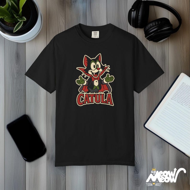 Catula Vampire Cat T-Shirt: Retro Halloween Comfort Colors Tee Black