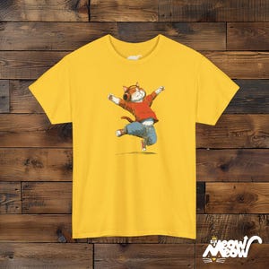 Dancing Cat T-Shirt: Music Headphones, Happy Cat Lover Gift Daisy