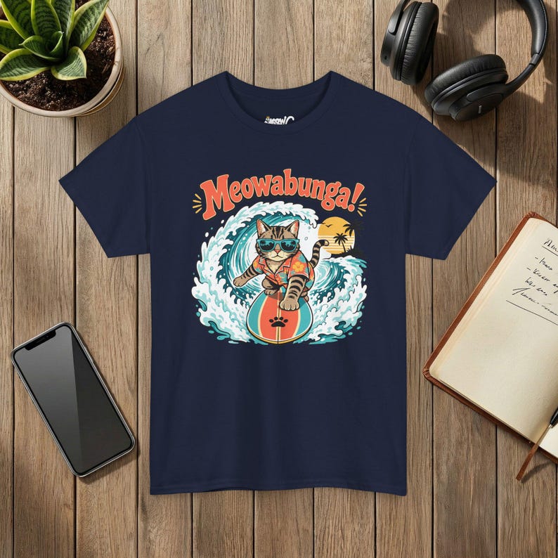 Camiseta Meowabunga Surfing Cat, regalo retro para amantes de los gatos playeros (estampado frontal) imagen 9