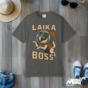 Laika Boss T-Shirt: Retro Space Dog Grafik, Komfortfarben T-Shirt Pepper