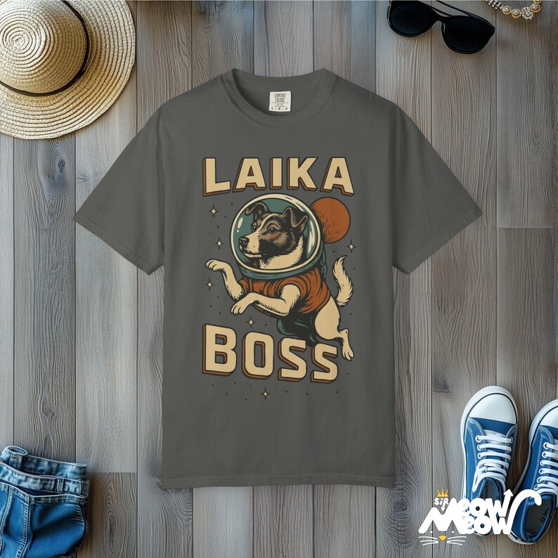 Laika Boss T-Shirt: Retro Space Dog Grafik, Komfortfarben T-Shirt Pepper