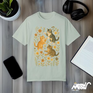 Comfort Colors Kitten T-Shirt: Vintage Floral Cat Tee, Cottagecore Gift Bay