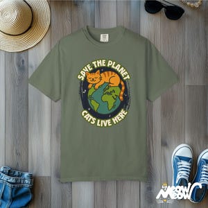コンフォートカラーズ アースデイ キャットシャツ：地球を救えTシャツ Moss