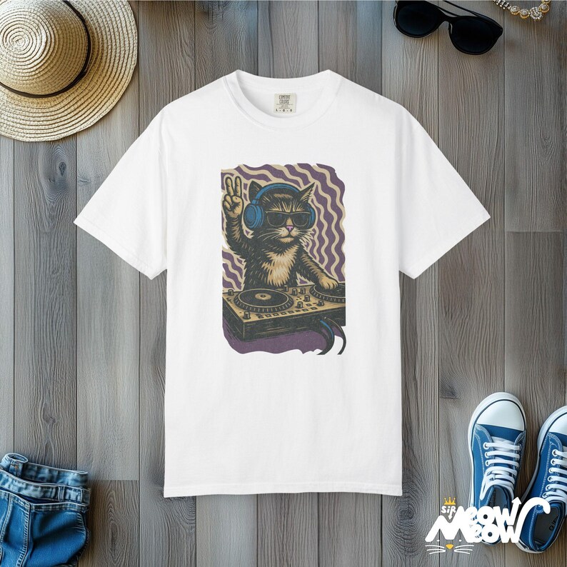 Comfort Colors DJ Cat T-Shirt: Retro Rave Graphic Tee White