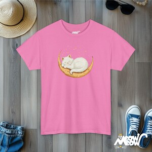 Slapende kat op wassende maan T-shirt | Dreamy Night Sky-T-shirt | Celestial Cat Lover-cadeau Azalea