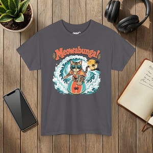 Camiseta Meowabunga Surfing Cat, regalo retro para amantes de los gatos playeros (estampado frontal) imagen 8