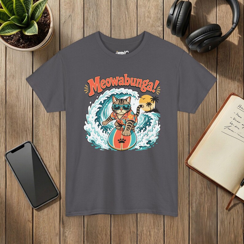 Camiseta Meowabunga Surfing Cat, regalo retro para amantes de los gatos playeros (estampado frontal) imagen 8