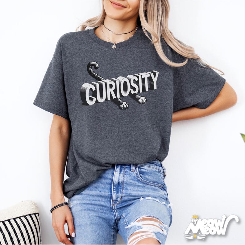 Camiseta unissex Curious Cat: presente divertido para quem ama gatos Dark Heather