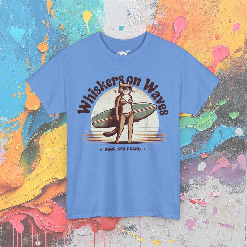 Camiseta de gato surfero: Bigotes en las olas, playera para amantes de la playa Carolina Blue