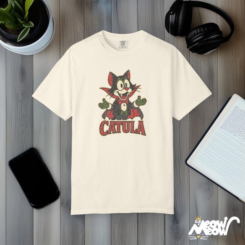 Catula Vampire Cat T-Shirt: Retro Halloween Comfort Colors Tee Ivory