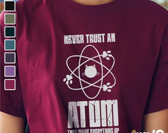 Camiseta de ciencia divertida: "Confía en un átomo", divertida camiseta de química