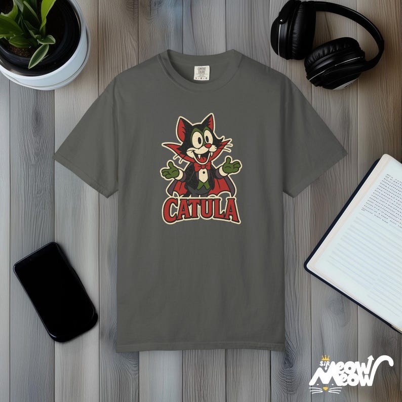Catula Vampire Cat T-Shirt: Retro Halloween Comfort Colors Tee Pepper