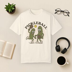 Rolig Pickleball-tröja: Comfort Colors Tee, retro pickle-ordvitsgåva Ivory