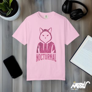 Camiseta Gato Nocturno: Diseño de sudadera urbana con capucha Blossom