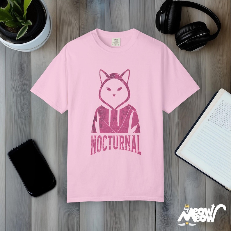 Camiseta Gato Nocturno: Diseño de sudadera urbana con capucha Blossom