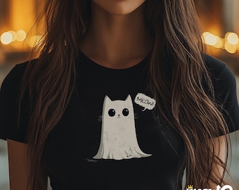 Może przedstawiać: Czarny T-shirt z białym duchem kota w białym prześcieradle i dymkiem z napisem "MEOW!"