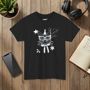 Camiseta de fiesta con diseño de gato, camiseta gráfica para celebración de cumpleaños, regalo para amantes de los gatos imagen 2