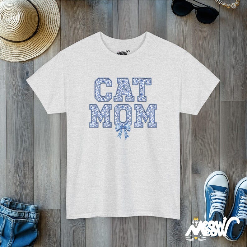 Chinoiserie Cat Mom T-Shirt: Blue Ribbon Toile Bow Ash
