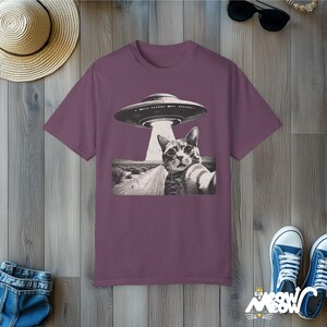Funny Cat Selfie Alien Abduction T-Shirt: Quirky UFO Tee Berry