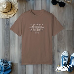 Camiseta Mitochondria Coffee Cats: Camiseta científica con colores cómodos Espresso