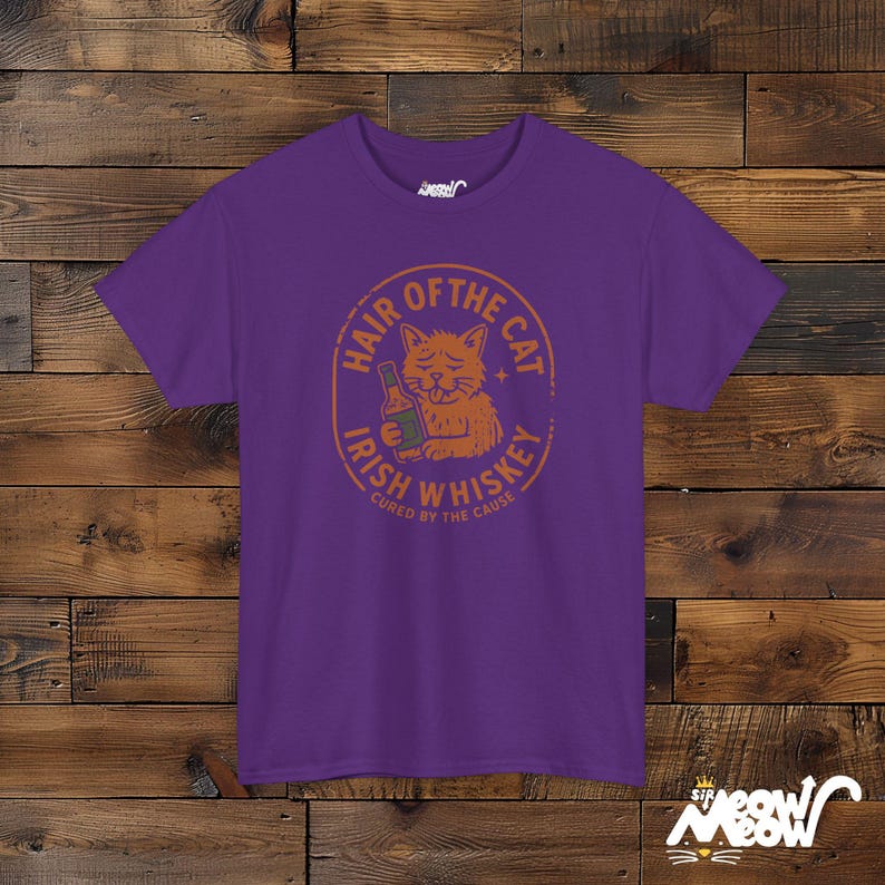 アイリッシュ・ウイスキー・キャット・シャツ、面白い二日酔いグラフィックTシャツ Purple