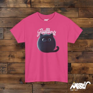Camiseta de gato negro esponjoso: un regalo adorable para los amantes de los gatos Heliconia