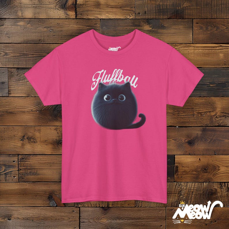 Camiseta de gato negro esponjoso: un regalo adorable para los amantes de los gatos Heliconia