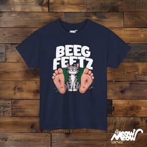 Bigfoot Cat T-Shirt: Funny "Beeg Feetz" Graphic Tee Navy