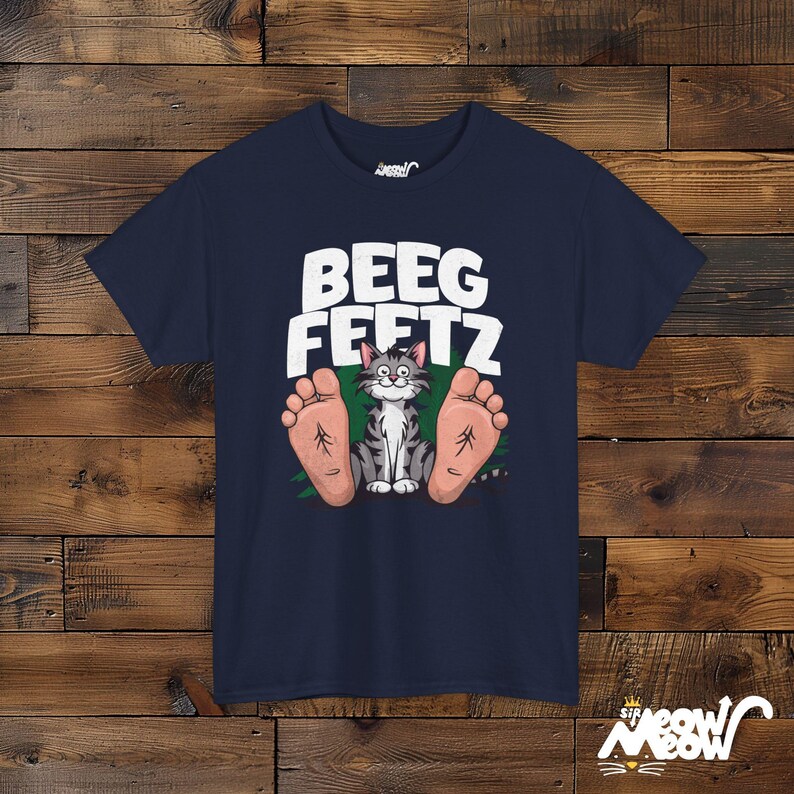 Bigfoot Cat T-Shirt: Funny "Beeg Feetz" Graphic Tee Navy