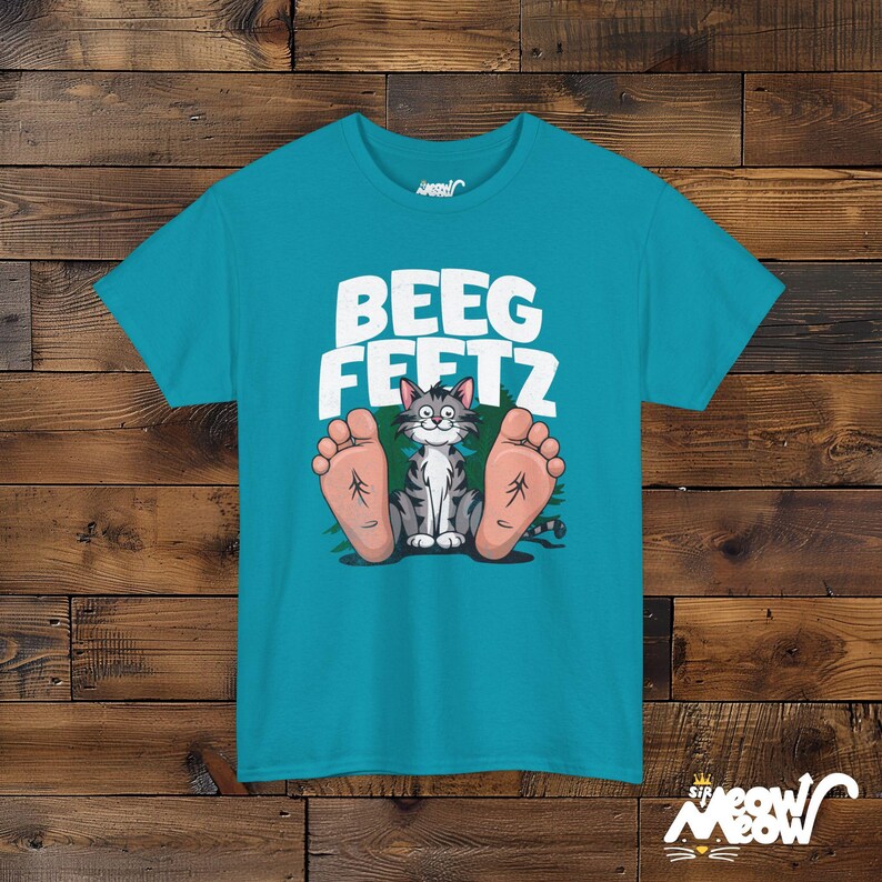 Bigfoot Cat T-Shirt: Funny "Beeg Feetz" Graphic Tee Tropical Blue