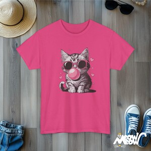 Koszulka z kotem Bubblegum, okulary przeciwsłoneczne vintage, koszulka dla miłośników zwierząt Heliconia