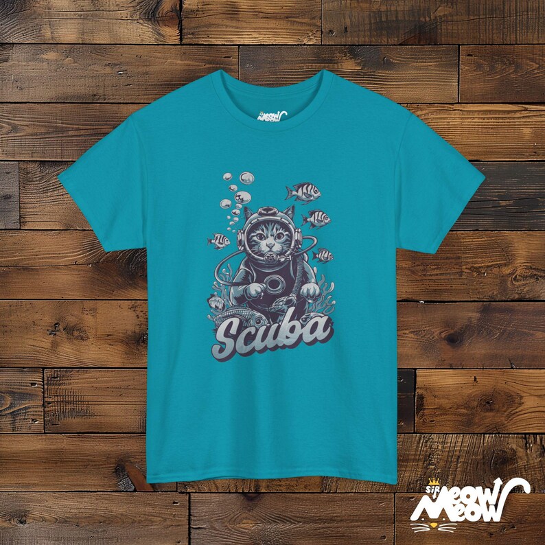 Scuba Cat-T-shirt: onderwateravontuurontwerp voor kattenliefhebbers Tropical Blue