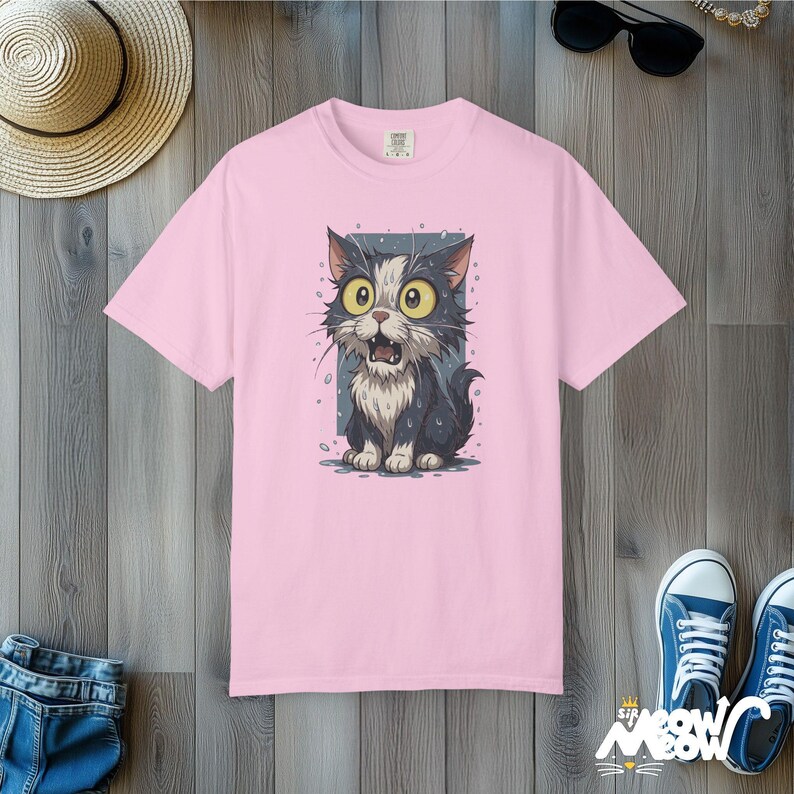 Funny Wet Cat T-Shirt: Wide-Eyed Kitty Graphic Tee Blossom