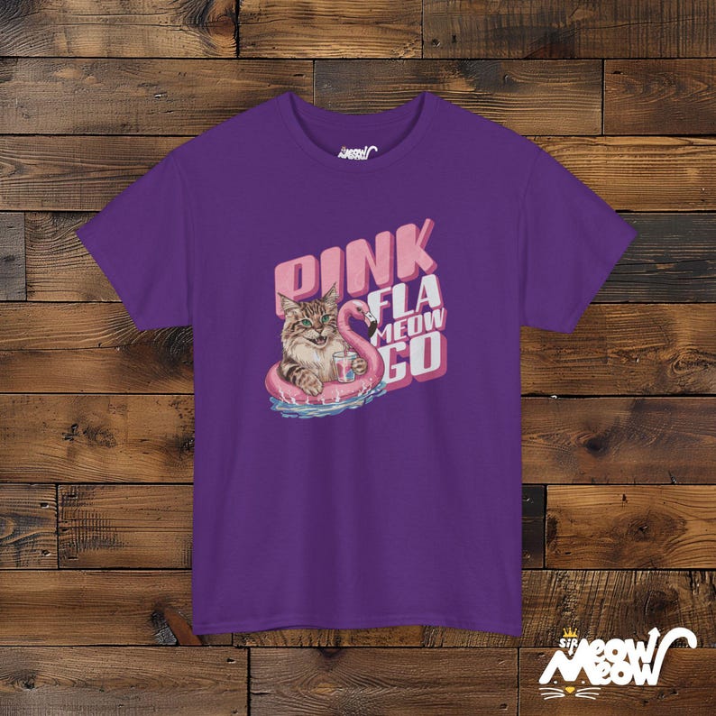 Lustiges Flamingo Katzen-T-Shirt - Retro Pink Fla-MEOW-Go Float Design - Lustiges Geschenk für Katzenliebhaber Purple