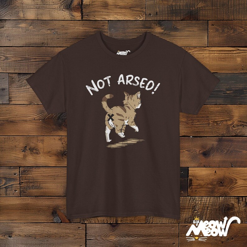 Rolig och djärv unisex-t-shirt med fräck, inte arsad kattdesign Dark Chocolate
