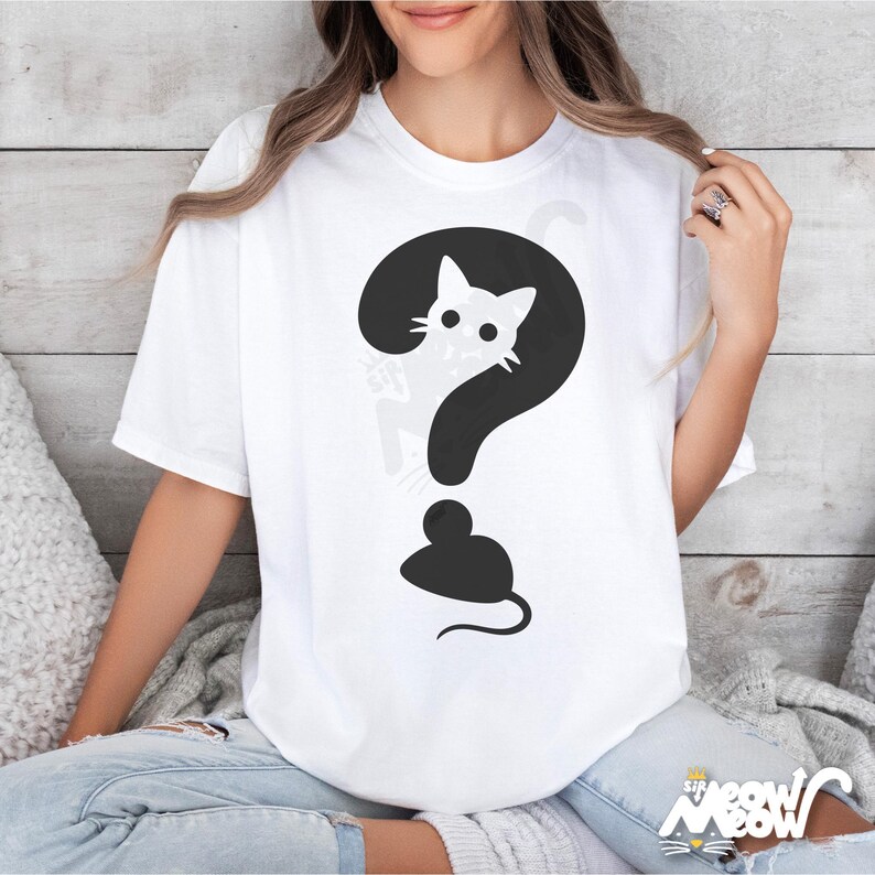 Comfort Colors Cat & Mouse T-Shirt: Minimalist Optical Illusion White